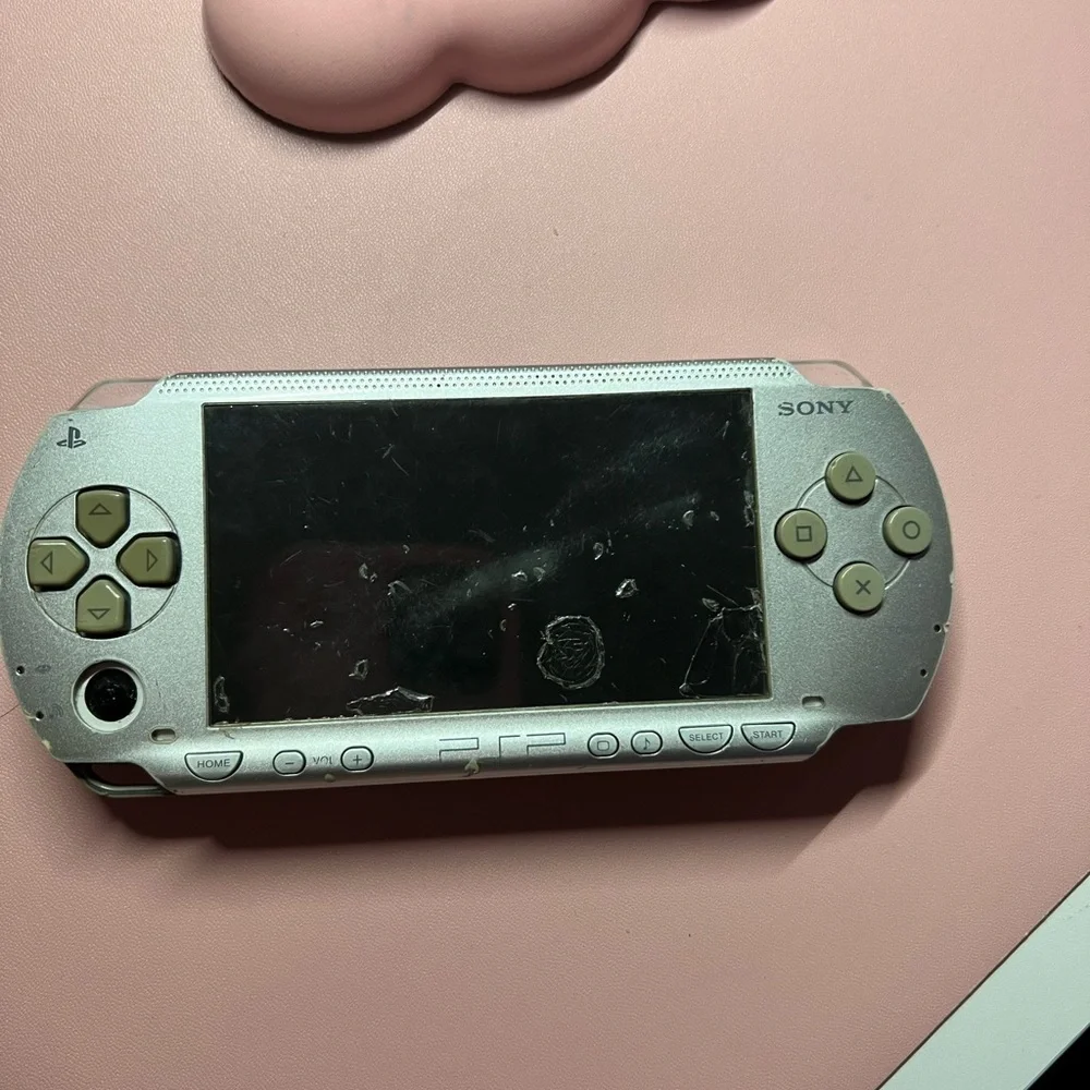 Sony PSP Handheld for Parts and Repair - Picture 2 of 3